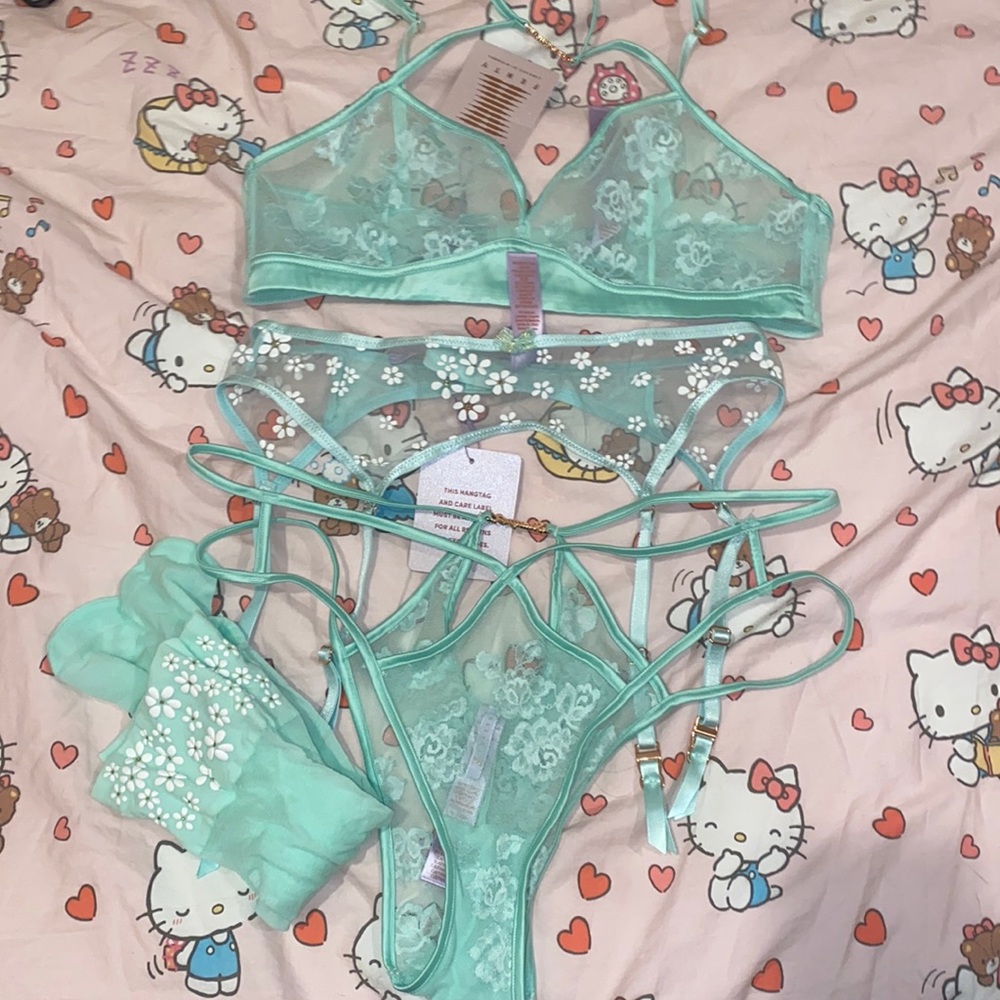 Savage x fenty mint lingerie set